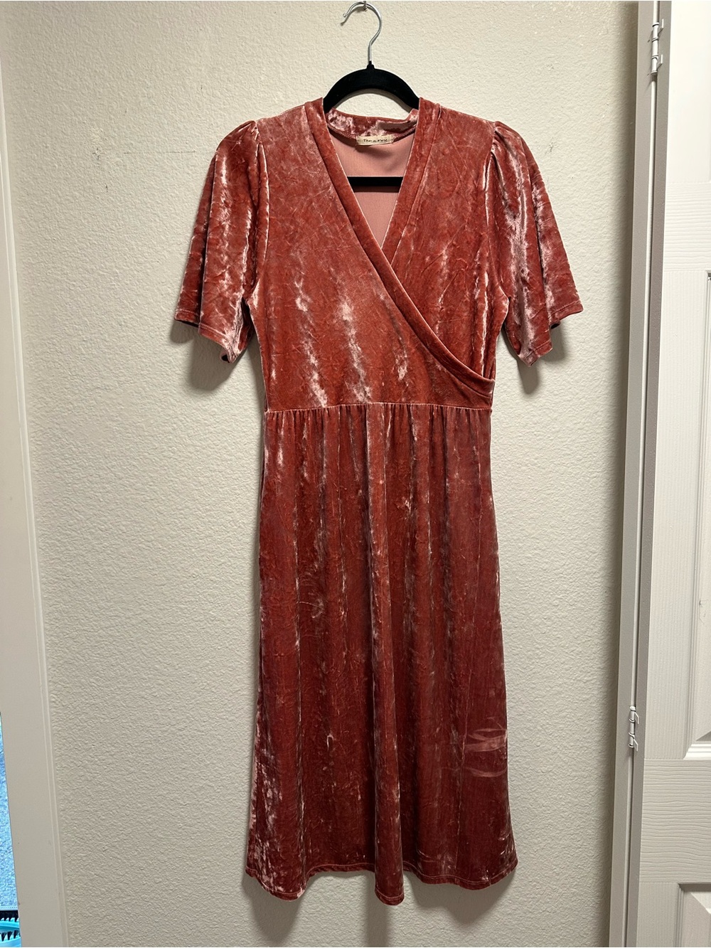 Tea n Rose Crushed Velvet Midi Dress Dusty Rose wrap V-Neck Anthropologie